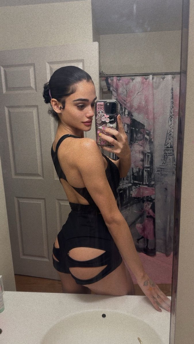 AvaniReyes's tweet photo. All black >>> https://t.co/4xPAaJyEx5