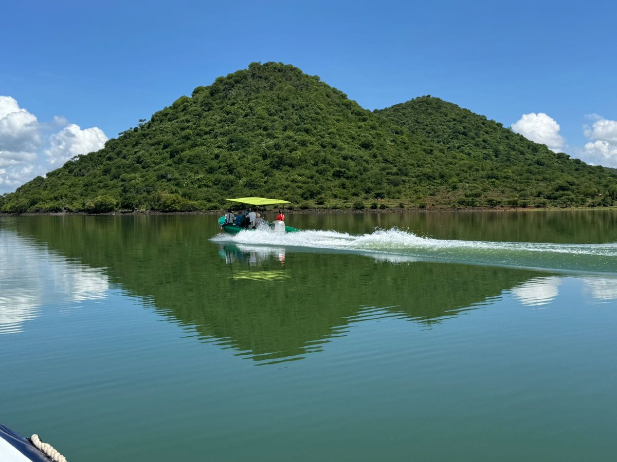 TardaKE's tweet photo. EASTER HIGHLIGHT AT MASINGA: HOSTING A MOTORSPORT LEGEND

1: This Easter weekend, @TardaKE had the honour of hosting the legendary Ian Duncan at Masinga Dam Resort—where he unwound with family &amp; friends, soaking in the calm and enjoying a scenic boat ride. #TembeaKenya #MagicalKE https://t.co/VqTIPXNHpH