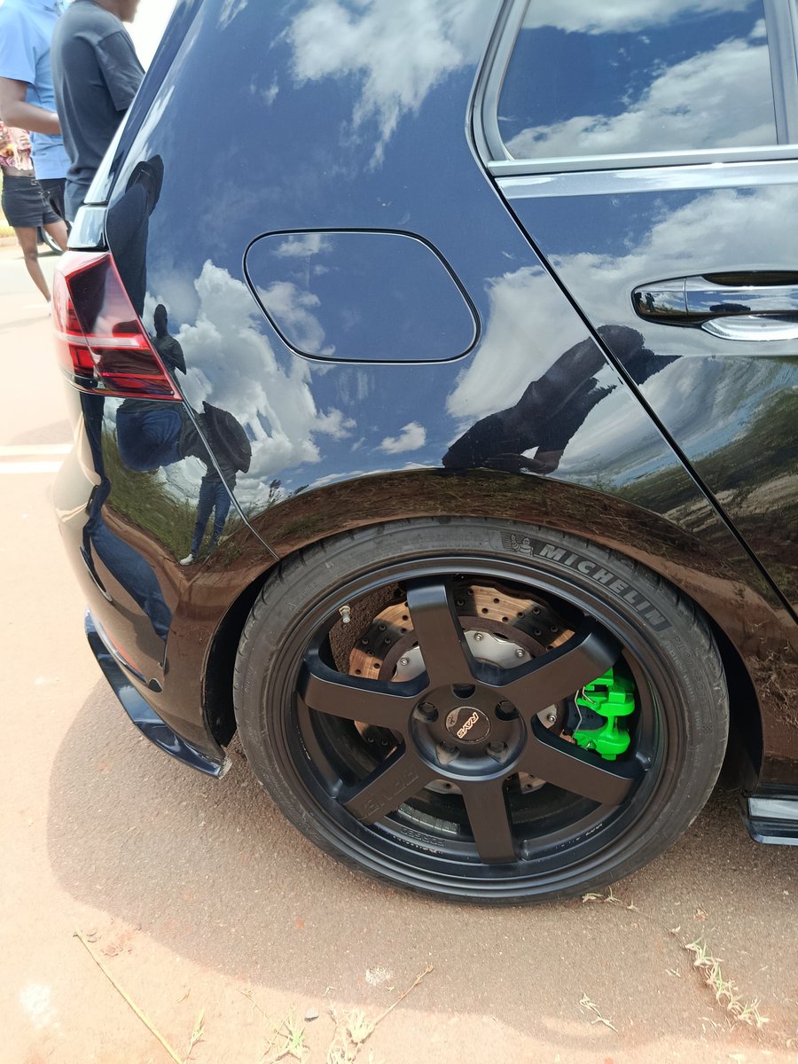 urban_wheezc's tweet photo. Golf R spotted in Kenya 🇰🇪🇰🇪 https://t.co/bckwPyMSHm