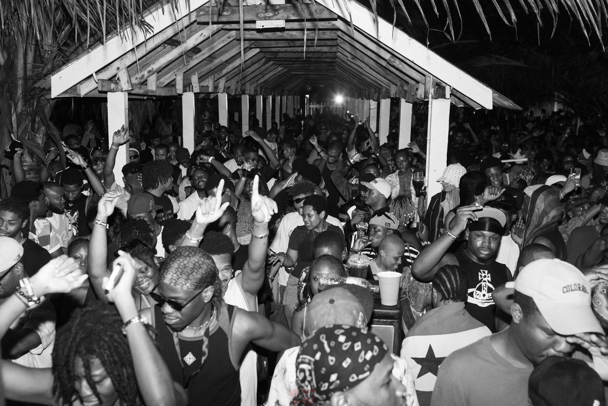 OYE 🍫 tweet media