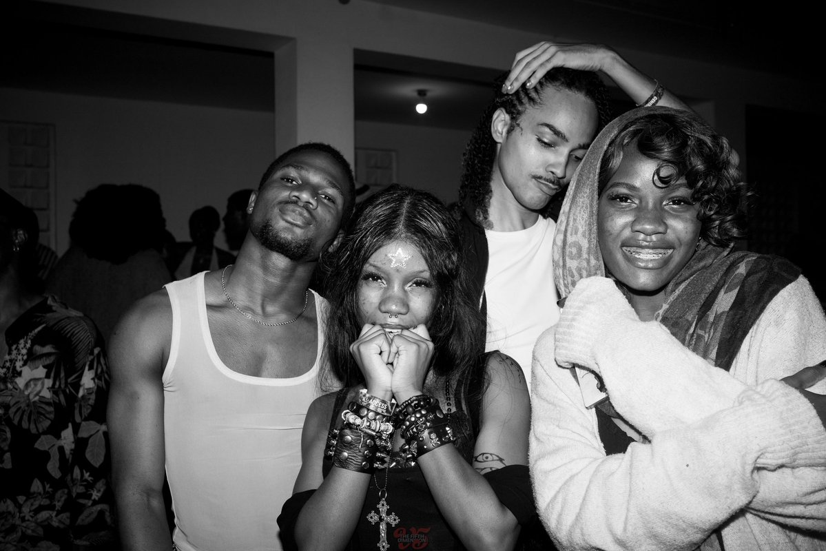 OYE 🍫 tweet media