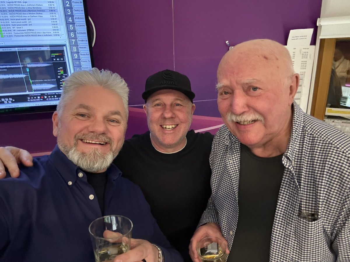 Martin Hrdinka oslavil 60, přišli jsme mu s Milošem Skalkou popřát do Nočního proudu 🎙️🎶💿 #nocniproud