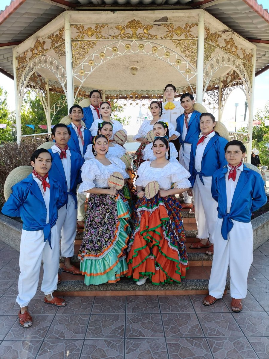 CBTa197's tweet photo. Tuvimos presencia en el BacanoraFest @rosariotesopaco 
Un grupo de artistas institucionales se presentó en la explanada de la plaza pública para el del iré de los asistentes https://t.co/E92Dcnzpyr