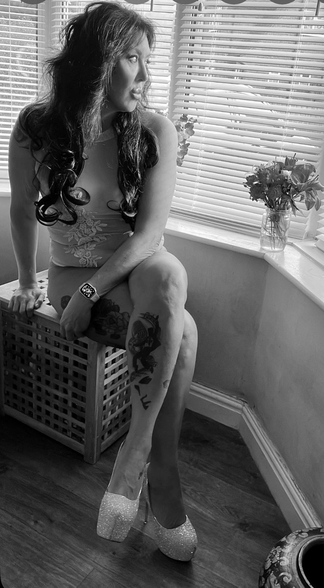 Tall Milf Lady Kitty tweet media