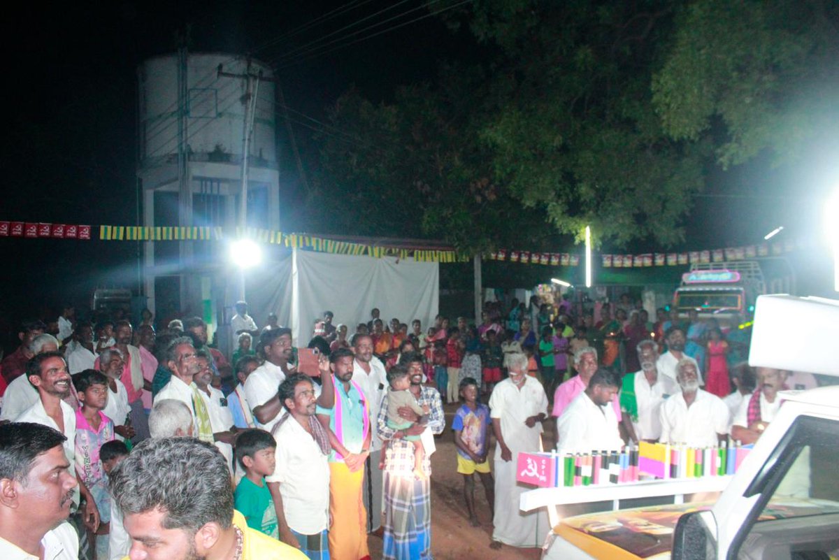 KKSelvakumaroff's tweet photo. இன்றைய தினம் 05.04.2026, ஞாயிற்றுக்கிழமை- மக்களோடு மக்களாக!...
@arivalayam தலைமையிலான மதசார்பற்ற முற்போக்கு கூட்டணி வேட்பாளராக, நத்தம் சட்டமன்ற தொகுதி, நத்தம் ஊராட்சி ஒன்றியத்திற்கு உட்பட்ட 40-க்கும் மேற்பட்ட குக்கிராமங்களில் இன்று மேற்கொண்ட தேர்தல் பிரச்சாரப் பயணம், ஒரு மாபெரும் மக்கள் திருவிழாவாக அமைந்தது!

வீதிதோறும் திரண்டு வந்து, மலர் தூவியும், ஆரத்தி எடுத்து வரவேற்ற நத்தம் தொகுதி உறவுகளின் அன்பு என்னை நெகிழச் செய்கிறது. உங்கள் ஒவ்வொருவரின் முகத்திலும் தெரியும் அந்தப் புன்னகையும், நம்பிக்கையுமே நமது கூட்டணியின் வெற்றியை இப்போதே பறைசாற்றுகிறது.

நத்தம் தொகுதியின் உட்கட்டமைப்பை மேம்படுத்த,விவசாயிகள் மற்றும் சாமானிய மக்களின் குரலாக ஒலிக்க, தலைவர் தளபதியின் மக்கள் நலத் திட்டங்கள் தடையின்றி தொடர!

"மக்களுக்காக நான்... உங்கள் வீட்டுப் பிள்ளையாக நான்!"

உங்கள் அன்பிற்கும், ஆதரவிற்கும் சிரம் தாழ்ந்த நன்றிகள். வரும் தேர்தலில் உதயசூரியன் சின்னத்தில் முத்திரையிட்டு, ஒரு பொற்கால ஆட்சியை நத்தம் தொகுதியில் நிலைநாட்டிட வேண்டுமென கேட்டுக்கொள்கிறேன்!

வெற்றி நமதே! விடியல் தொடரட்டும்!
#வெல்வோம்_ஒன்றாக