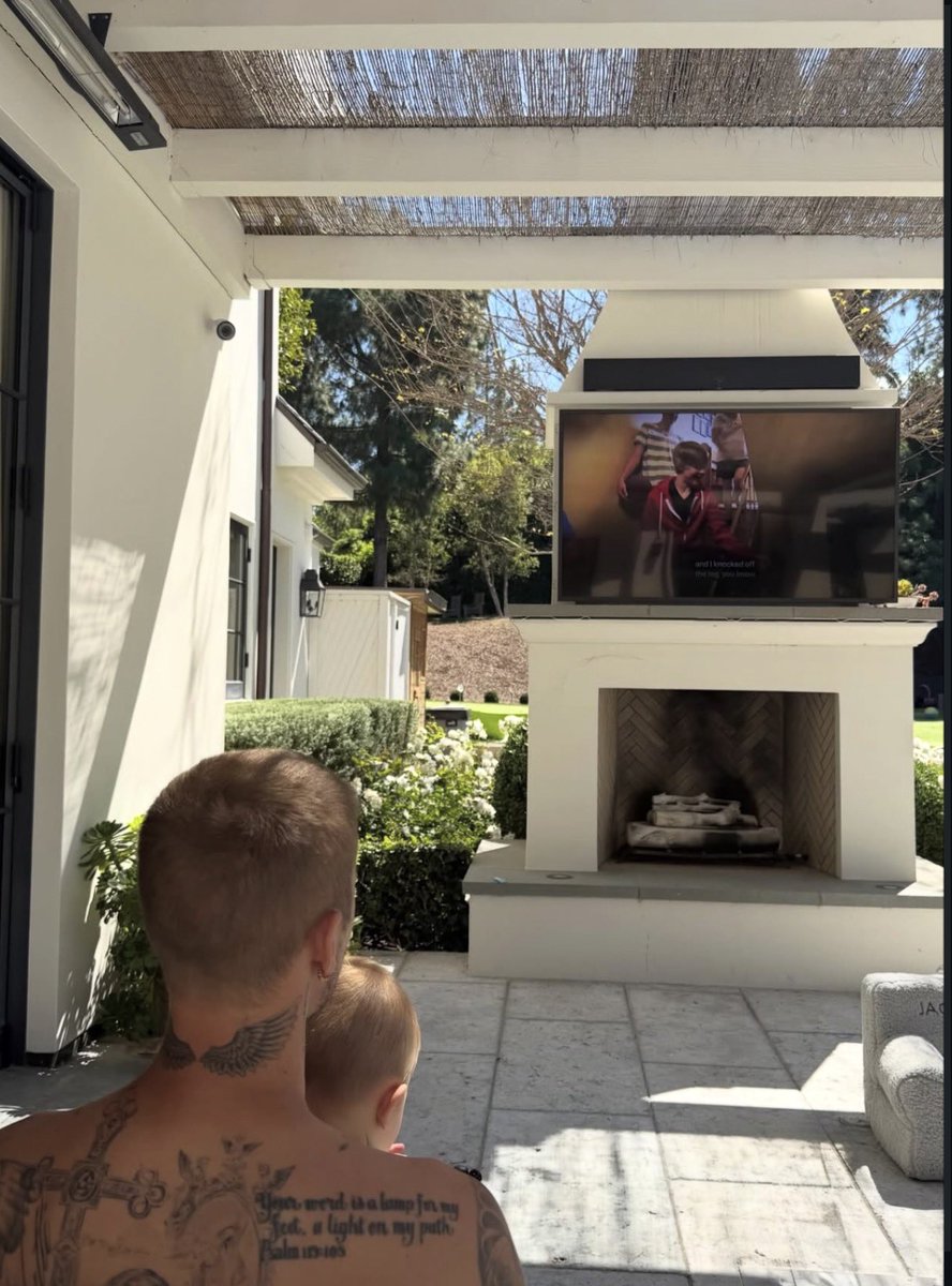 offmybieber's tweet photo. BABY JACK WATCHING NEVER SAY NEVER WITH HIS DAD 🥹😭 https://t.co/DRg42xKxa4
