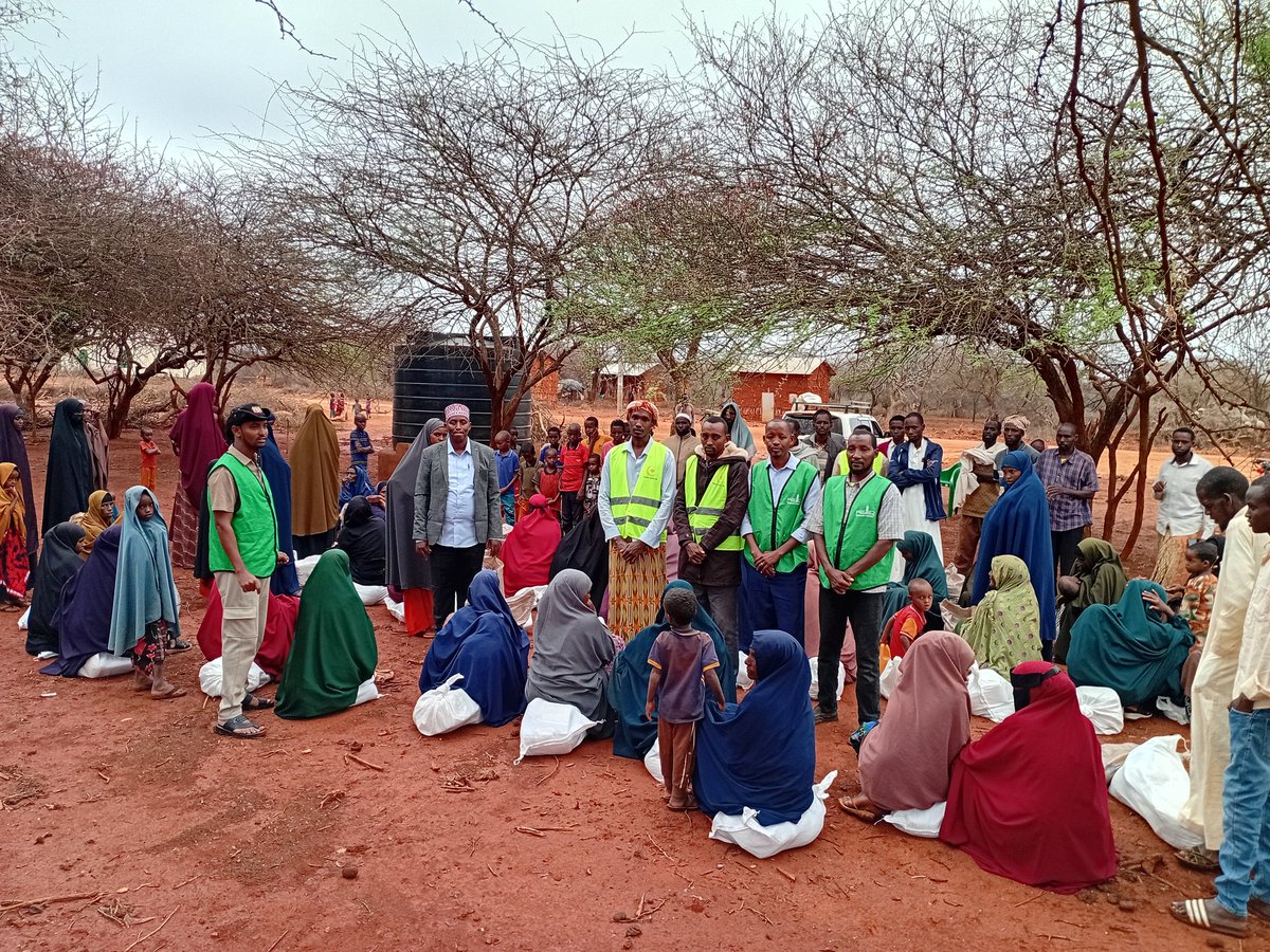 Phase 4 of our support to remote villages
BANNISA SUB-COUNTY | DERKALE WARD | ARDA DIMIRTI VILLAGE — In collaboration with Muslim Food Bank, we have supported 55 households, delivering hope, relief, and dignity to families in need  #ServingHumanity#TogetherWeCan
#CommunitySupport