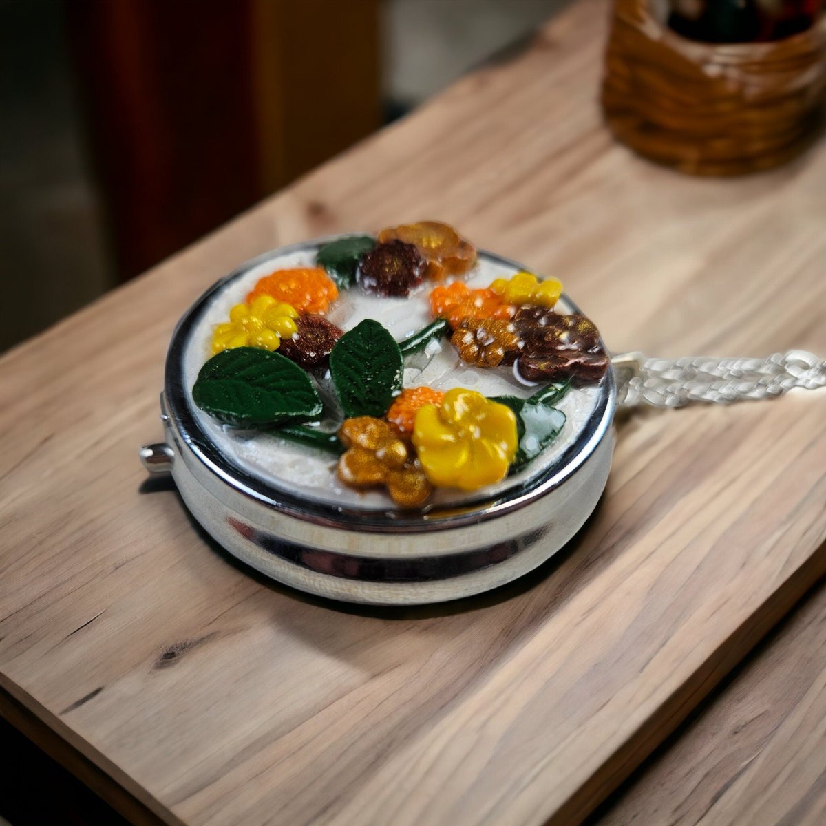 charsfavorite's tweet image. Discover timeless elegance with our Floral Music Box Locket, a perfect keepsake for only $150. Wear your memories in style. #JewelryLovers #Handcrafted elegance

Shop Now charsfavoritethings.com/products/2flor…