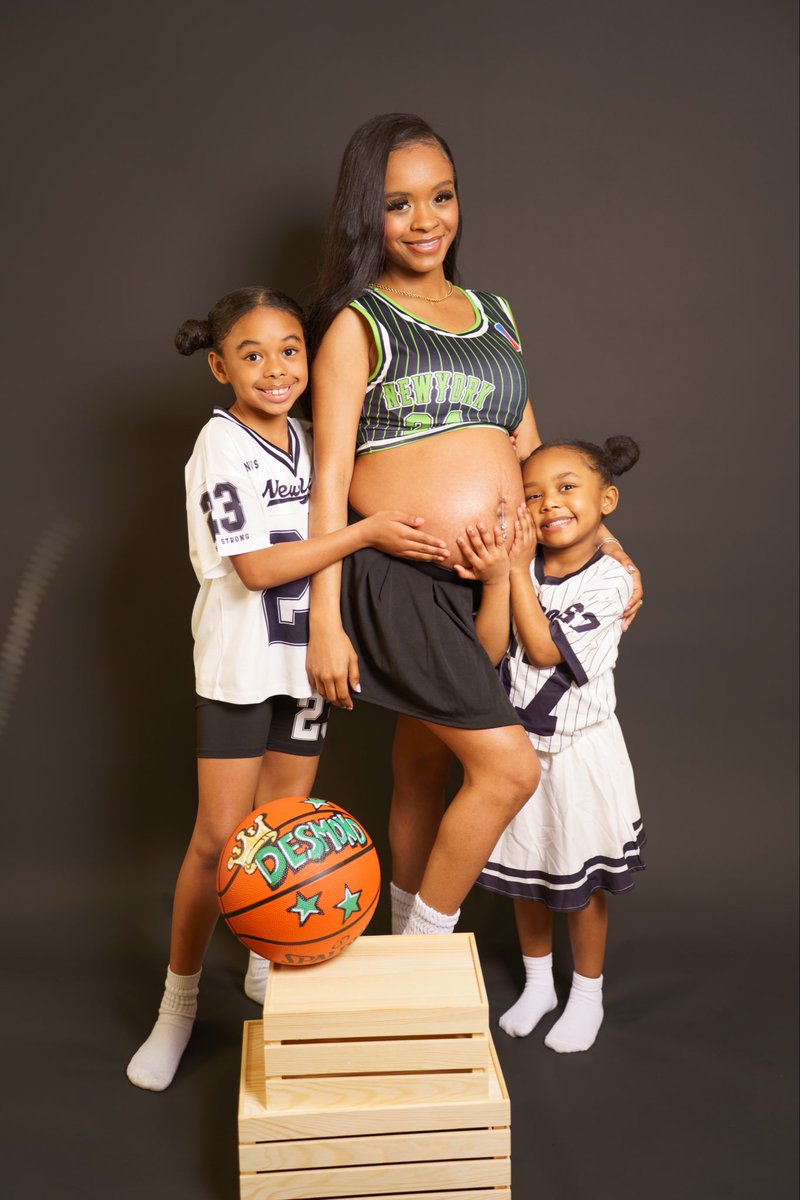 NAEbreezy__'s tweet image. My team good we can’t wait to meet you son!💚🏀👦🏽 #boymom #unedited