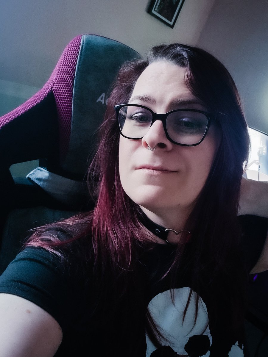 Yrys Lyss tweet media