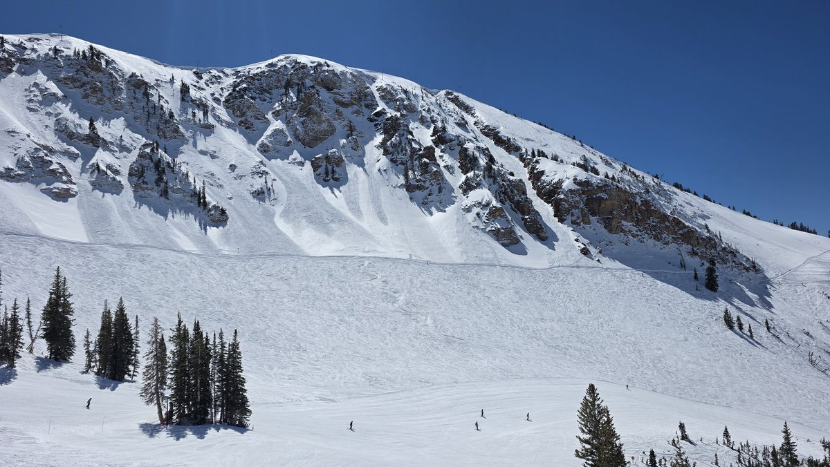 GrandAdventRV's tweet image. The entire Easter weekend has been truly bluebird. 

 @AltaSkiArea ​#ski #skiing #skiutah #rvlife
