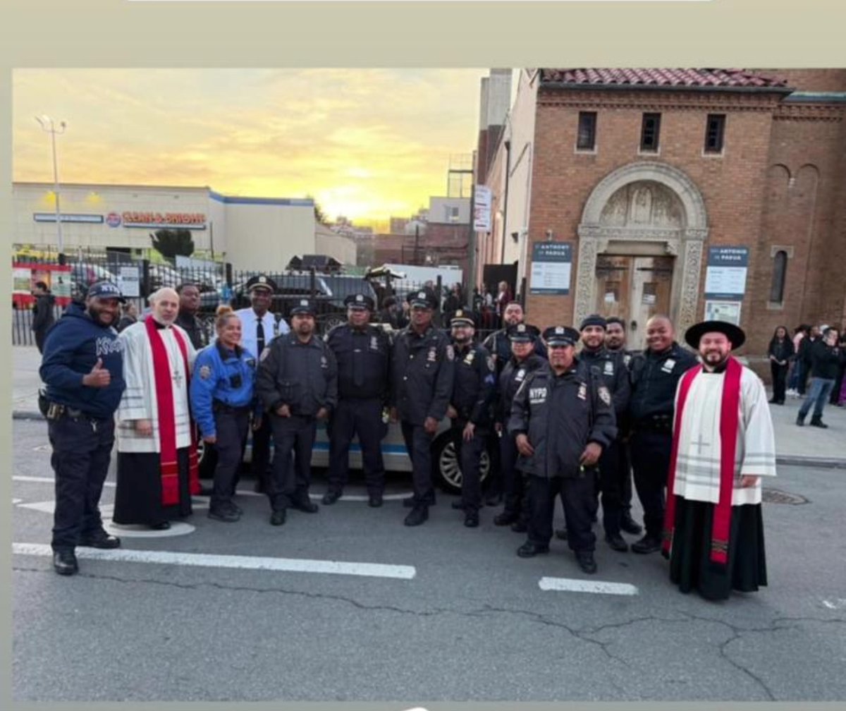 NYPD42Pct's tweet photo. This past Friday, our officers and Auxiliary Officers were out in full support of the Good Friday procession. Working together to ensure a safe, peaceful, and meaningful event for all. https://t.co/cAX7xGkvwg