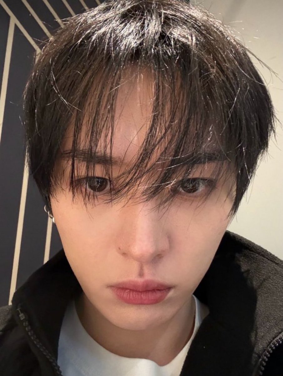 Solitude ၄၃ ÜNLÜ🍓 tweet media