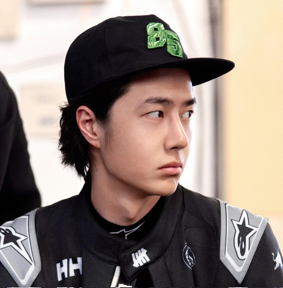 yibo 's sparkly shoes tweet media