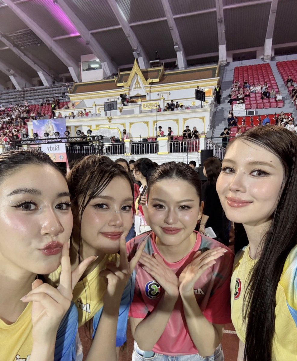 𝐬𝐮𝐧𝐝𝐚𝐲. tweet media