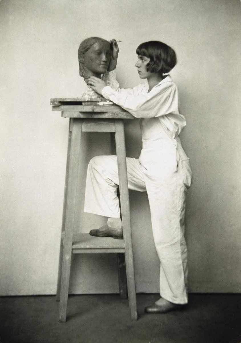 ‘Étudiante à l'École des arts appliqués de Vienne’, 
Marianne Bergler, 1927