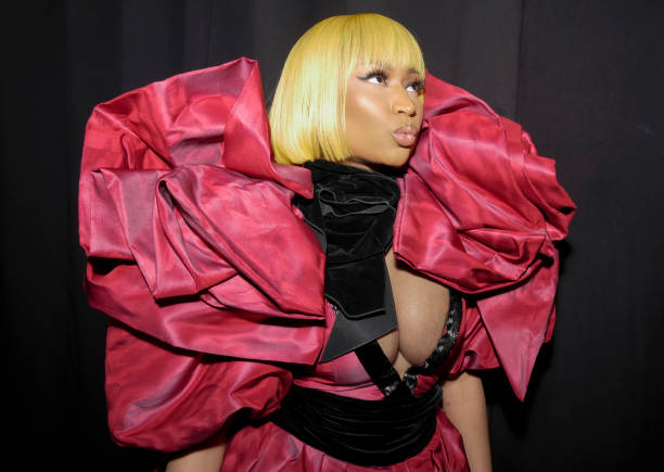 Nicki4orever's tweet image. Her hair for the show was a sharp, platinum blonde bob—the "Barbie" aesthetic meets high-fashion sophistication!  (Marc Jacobs Fashion show 2019) 👱‍♀️✂️ #NickiMinaj #BlondeBob #HairGoals #NYFW 👑💖 Queennnn🩷🩷🩷🩷💜💜💜💜💖💖💖💖