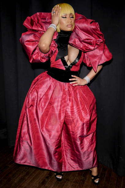 Nicki4orever's tweet image. Her hair for the show was a sharp, platinum blonde bob—the "Barbie" aesthetic meets high-fashion sophistication!  (Marc Jacobs Fashion show 2019) 👱‍♀️✂️ #NickiMinaj #BlondeBob #HairGoals #NYFW 👑💖 Queennnn🩷🩷🩷🩷💜💜💜💜💖💖💖💖