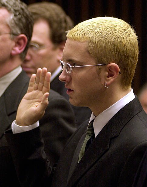 2001 Live tweet media