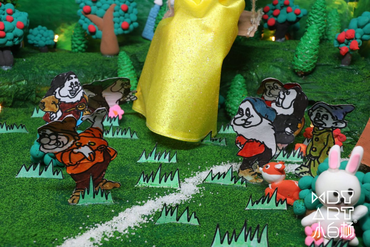 eliasszj's tweet image. " Today’s tiny win: 10 mins of building cardboard forts + 3 silly dinosaur roars = the best 'stay-at-home adventure' ever!  What’s your kiddo’s favorite low-key play Share below! #ParentingJoy #SimpleFun"