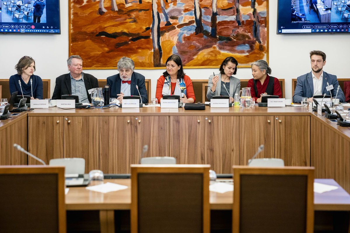 Orientalniustav's tweet image. Minulý týden se dr. Jarmila Ptáčková účastnila konference v @snemovna Parlamentu ČR, která se věnovala počínšťování Tibetu. Děkujeme @H_Langsadlova a @sinopsiscz za organizaci a za zviditelňování tohoto důležitého tématu.
foto: KPS / Lukáš Janičina
#Čína #Tibet #sinicization
