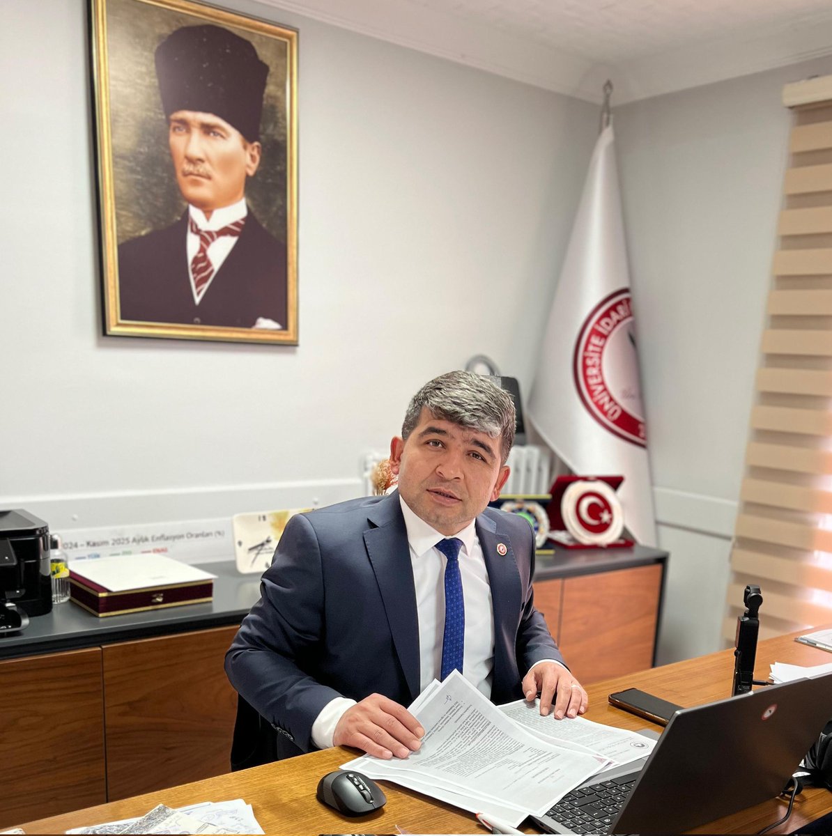 MAYIS SAYIMINA GİDERKEN SENDİKALARIN SAHADAKİ GERÇEK SINAVI

Her yıl mayıs ayı, kamu sendikaları için bir nevi “sınav dönemi” olur. 4688 sayılı Kanun gereği üye listeleri 15 Mayıs’ta tutanak altına alınır, temmuz başında da Resmî Gazete’de ilan edilir. Ama işin aslı, o resmî