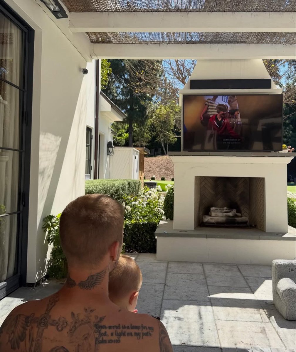 Justin Bieber Chile tweet media