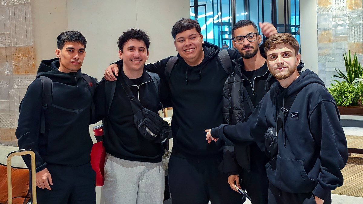 Caarlitos tweet media