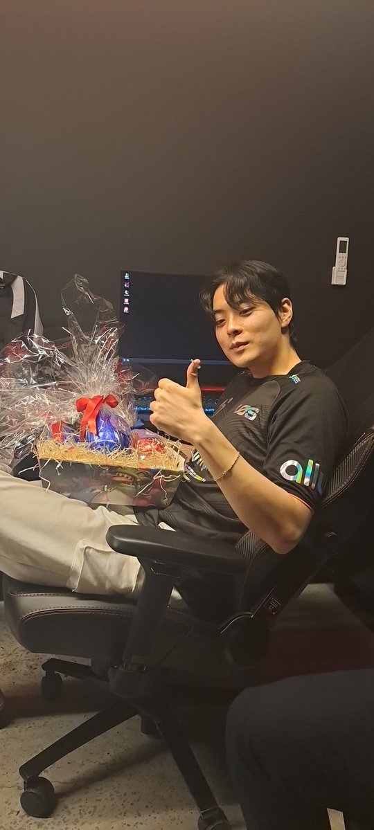 Drakehero tweet media