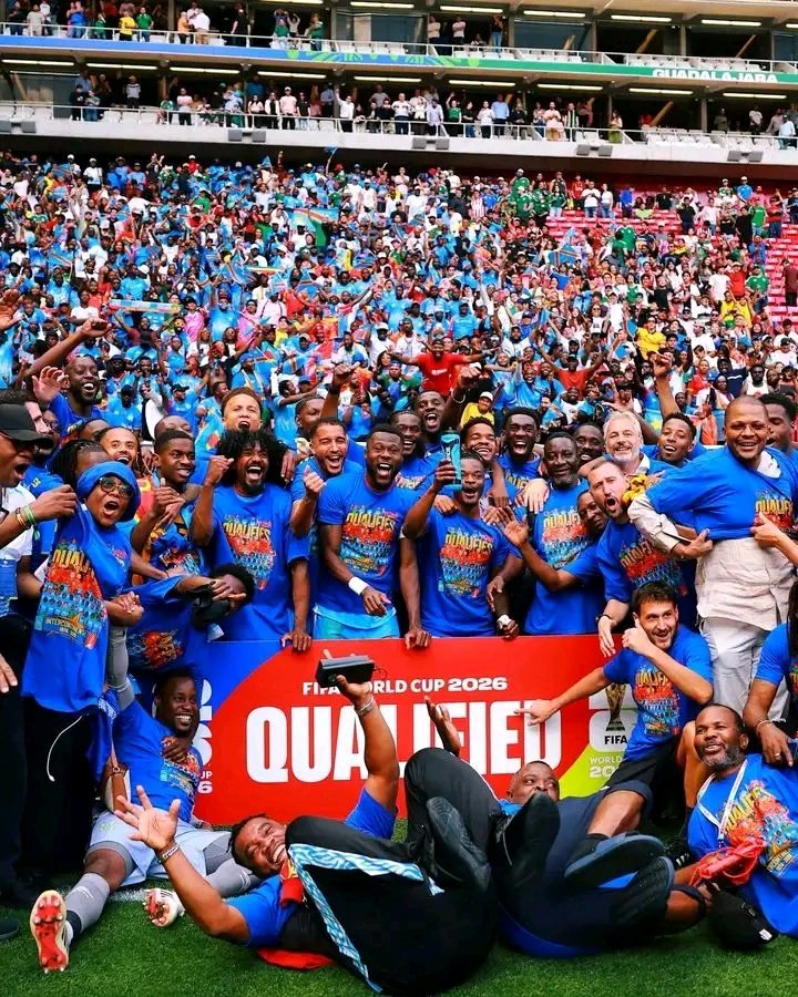 #Mondial 2026 : Félix Tshisekedi offre maisons et voitures aux Léopards qualifiés#.
 De retour au pays après leur victoire historique (1-0) en barrage intercontinental face à la Jamaïque, les Léopards de la RDC ont été accueillis en héros par le Chef de l’État, Félix Tshisekedi.