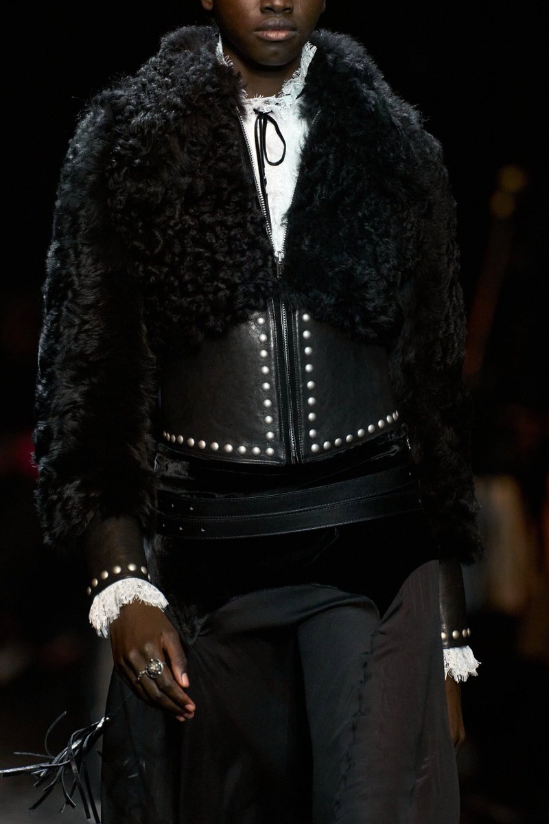 DvilCouture tweet media