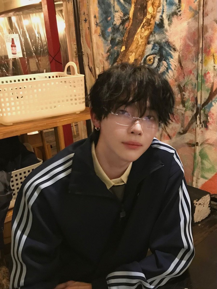 саша это я tweet media