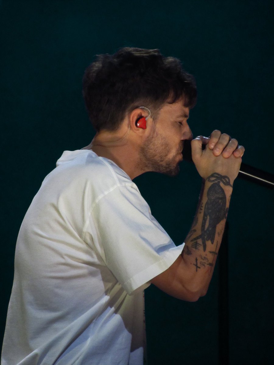 jula ★ tweet media