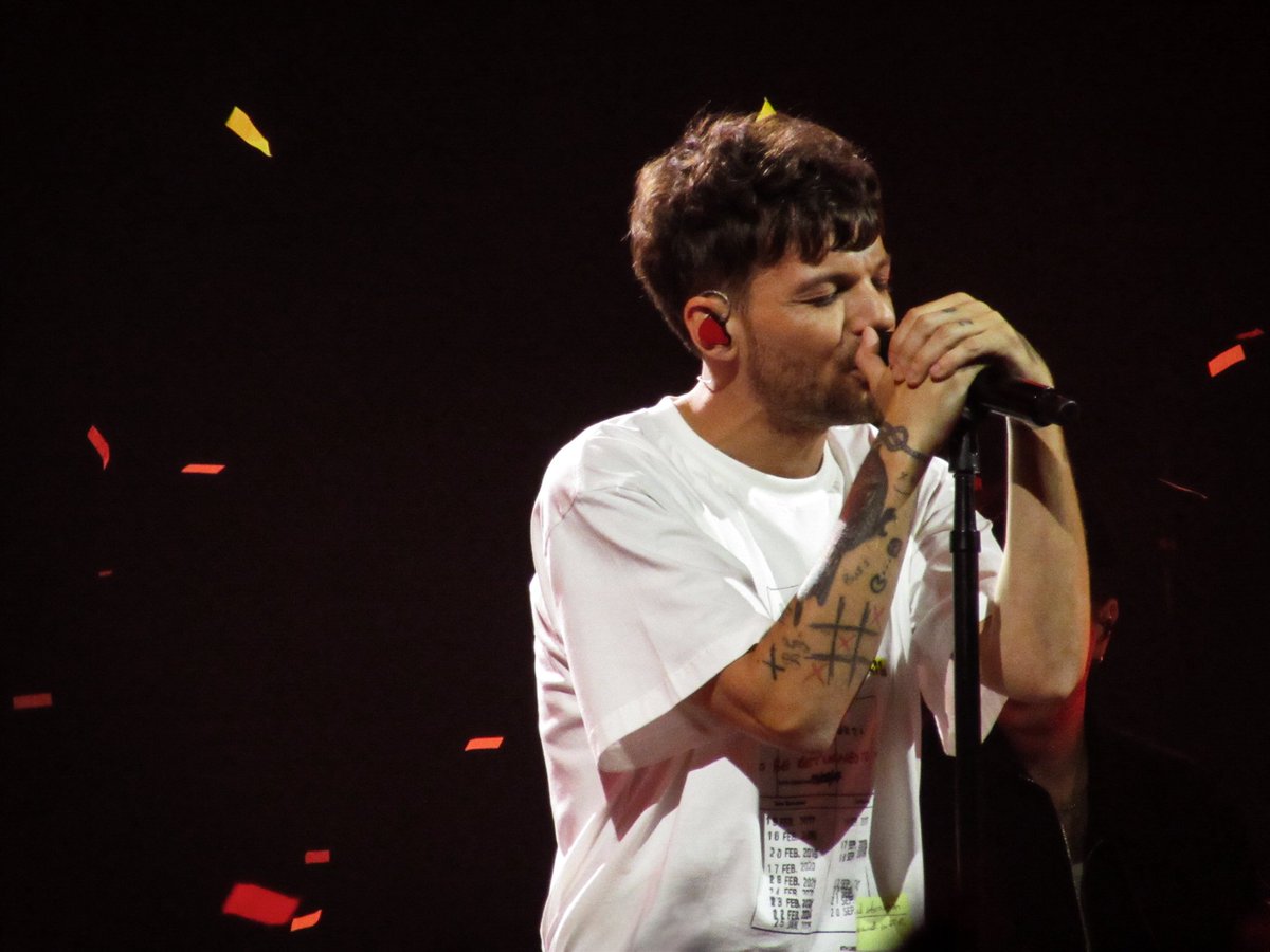 jula ★ tweet media