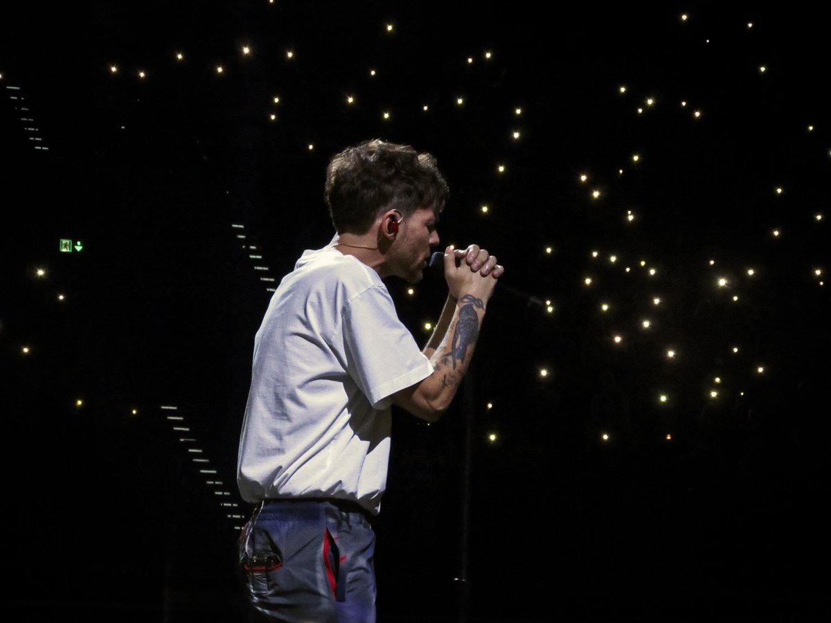 jula ★ tweet media