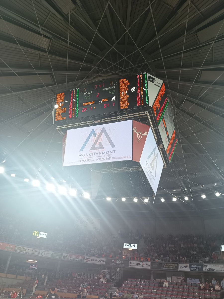 On lâche rien 💪🔥🔴⚪ <a href="/ELANCHALON/">Elan Chalon</a> <a href="/FansElanChalon/">FansElanChalon</a>