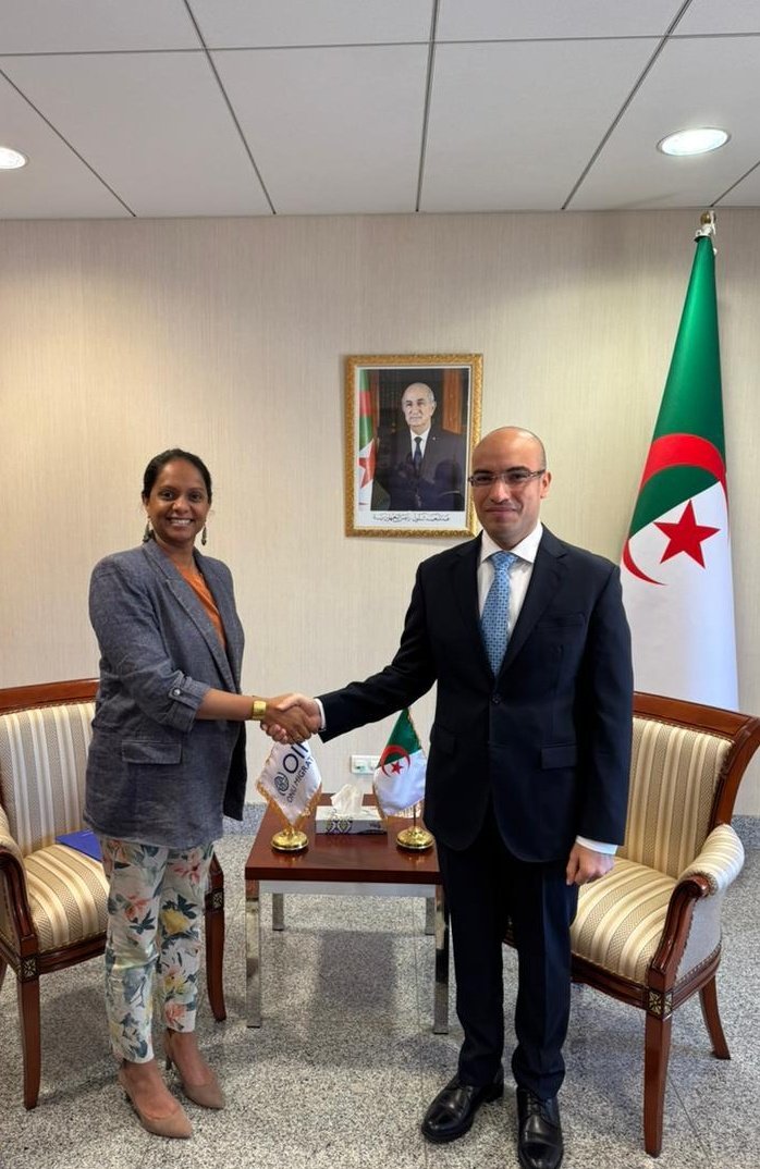 Algeria_MFA's tweet photo. استقبل كاتب الدولة المكلف بالجالية الوطنية، السيد @SECCNE_Chaib ، اليوم بمقر وزارة الشؤون الخارجية، السيدة لاليني فيراسامي، رئيسة بعثة المنظمة الدولية للهجرة بالجزائر.
@UNmigration https://t.co/FI9imtLFcA
