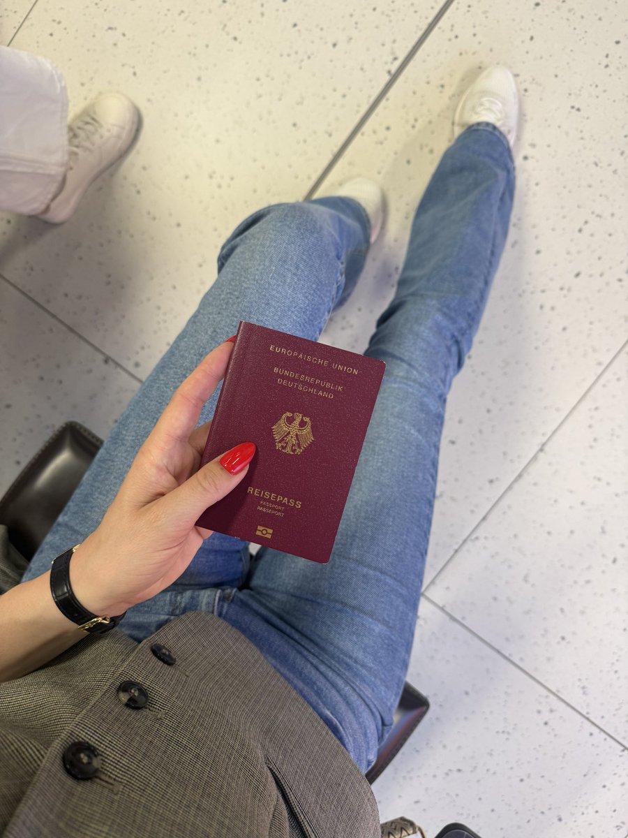 Goddess Mira De Sire tweet media