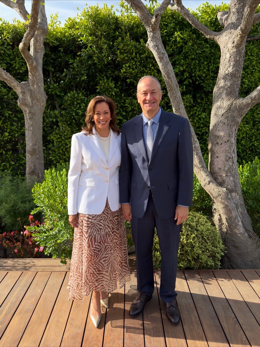 Kamala Harris tweet media