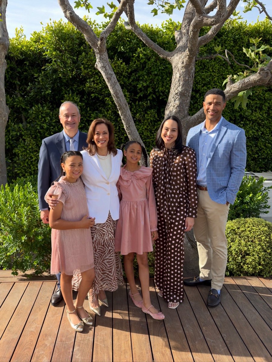 Kamala Harris tweet media