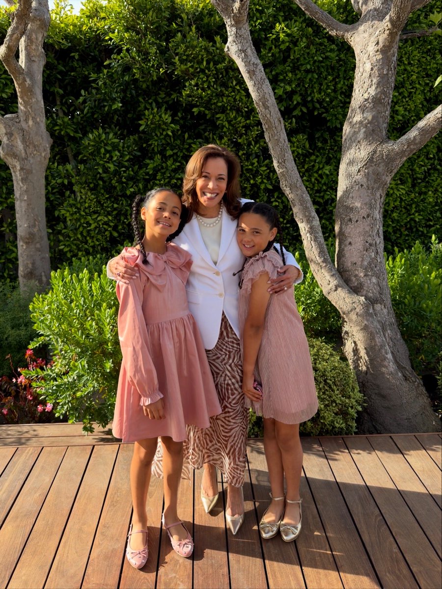 Kamala Harris tweet media