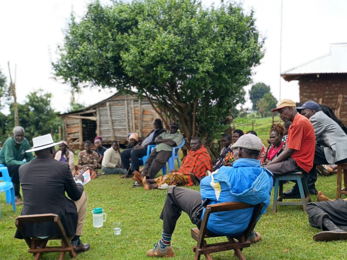KesisRobin's tweet photo. Listening the grassroot members of the community at Kipkama village. Selling my agenda of transforming Mt Elgon. It's only when we built our network with people from deep social structure is when we understand challenges facing our people better. 

It's time 

#2027MpMtElgon https://t.co/lpfZ4ud4Zv