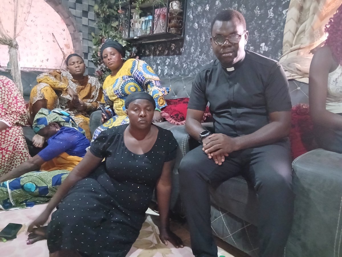 ivceen's tweet photo. It was emotional moment meeting with Mrs Favour Ayuba in Jos, Plateau State (the mother of the slained son, Promise, on the regrettable palm Sunday killings. The woman expressed strong faith in God and prayed for the forgiveness of the son's killers. https://t.co/q5aZ5aqLDo