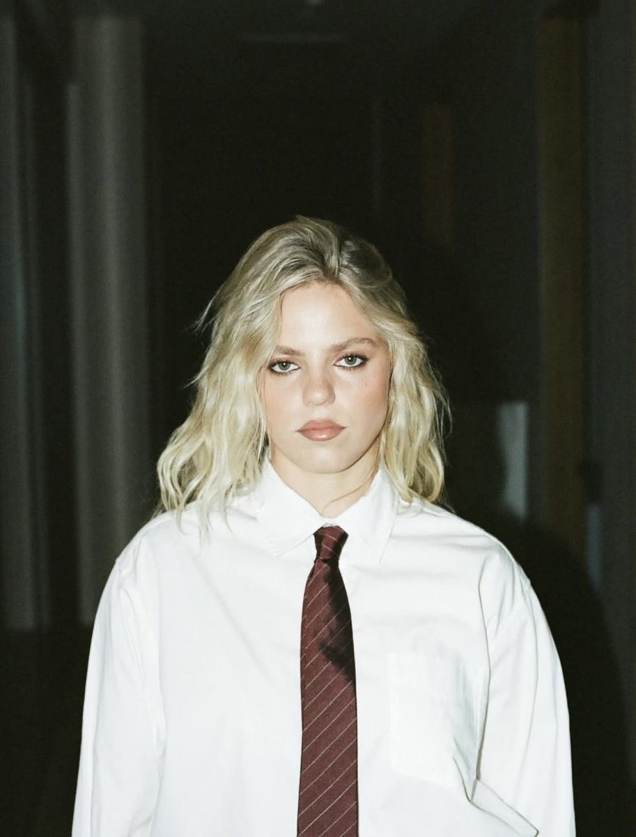 lily ★ tweet media