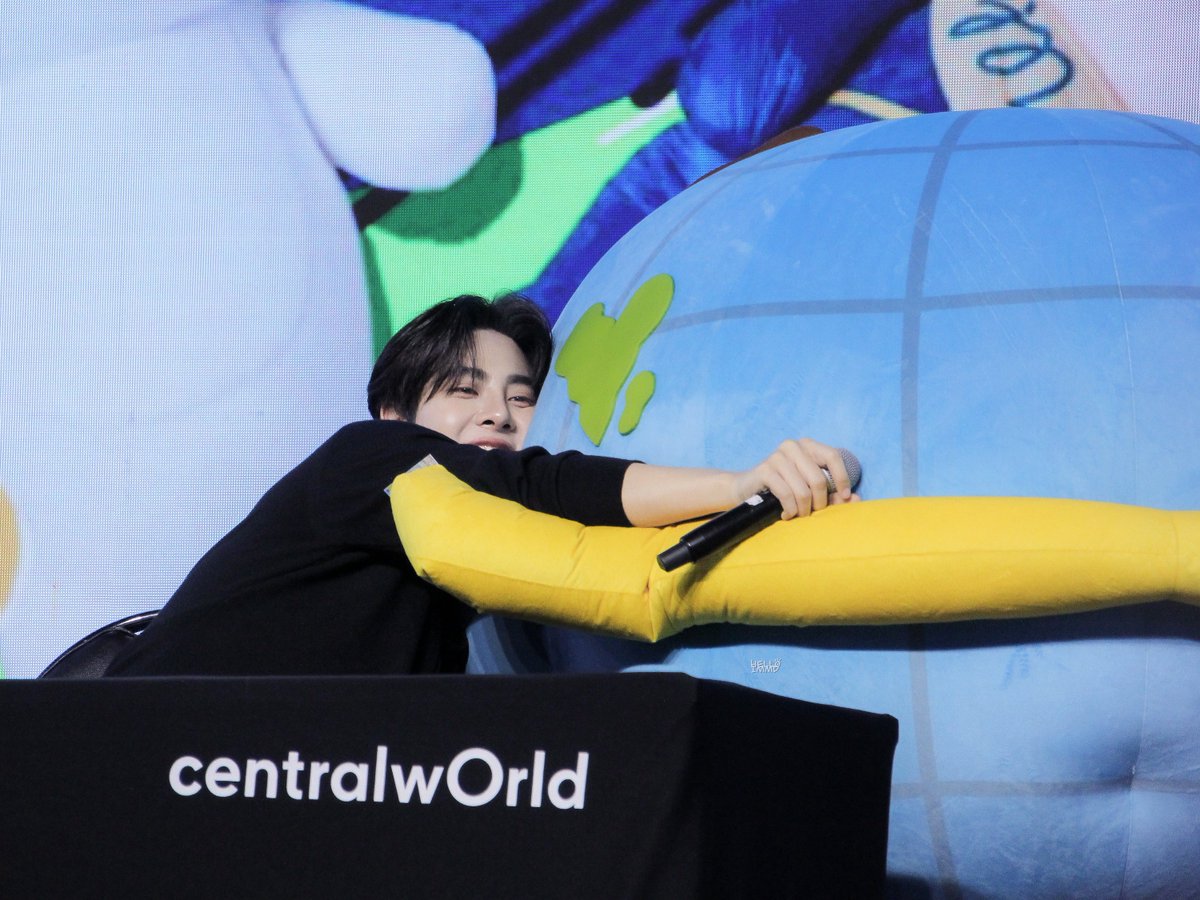 🪐 Saturn’s girl on Earth 🌏 tweet media