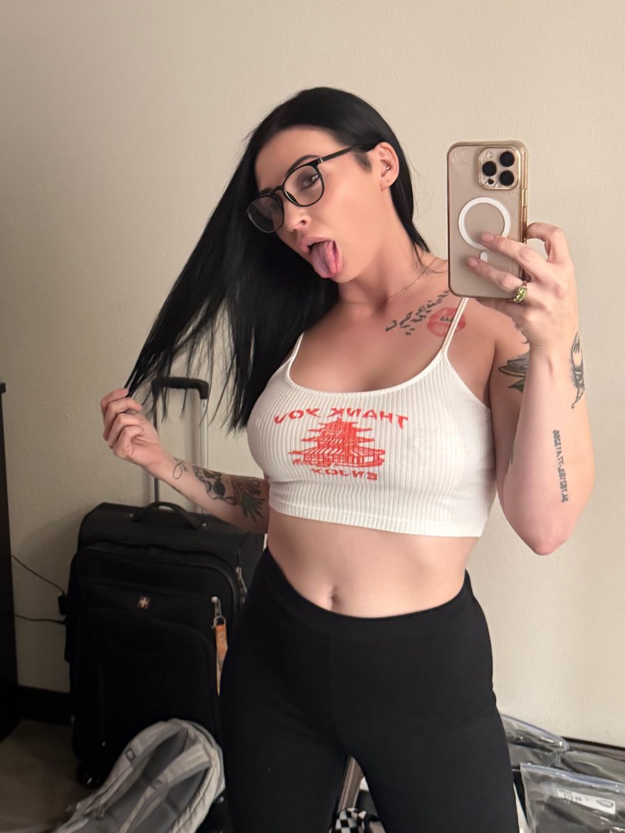 𝕷𝖆𝖈𝖐𝖔𝖋𝖘𝖐𝖎𝖑𝖑𝖊𝖙𝖘 Exxxotica Chicago tweet media