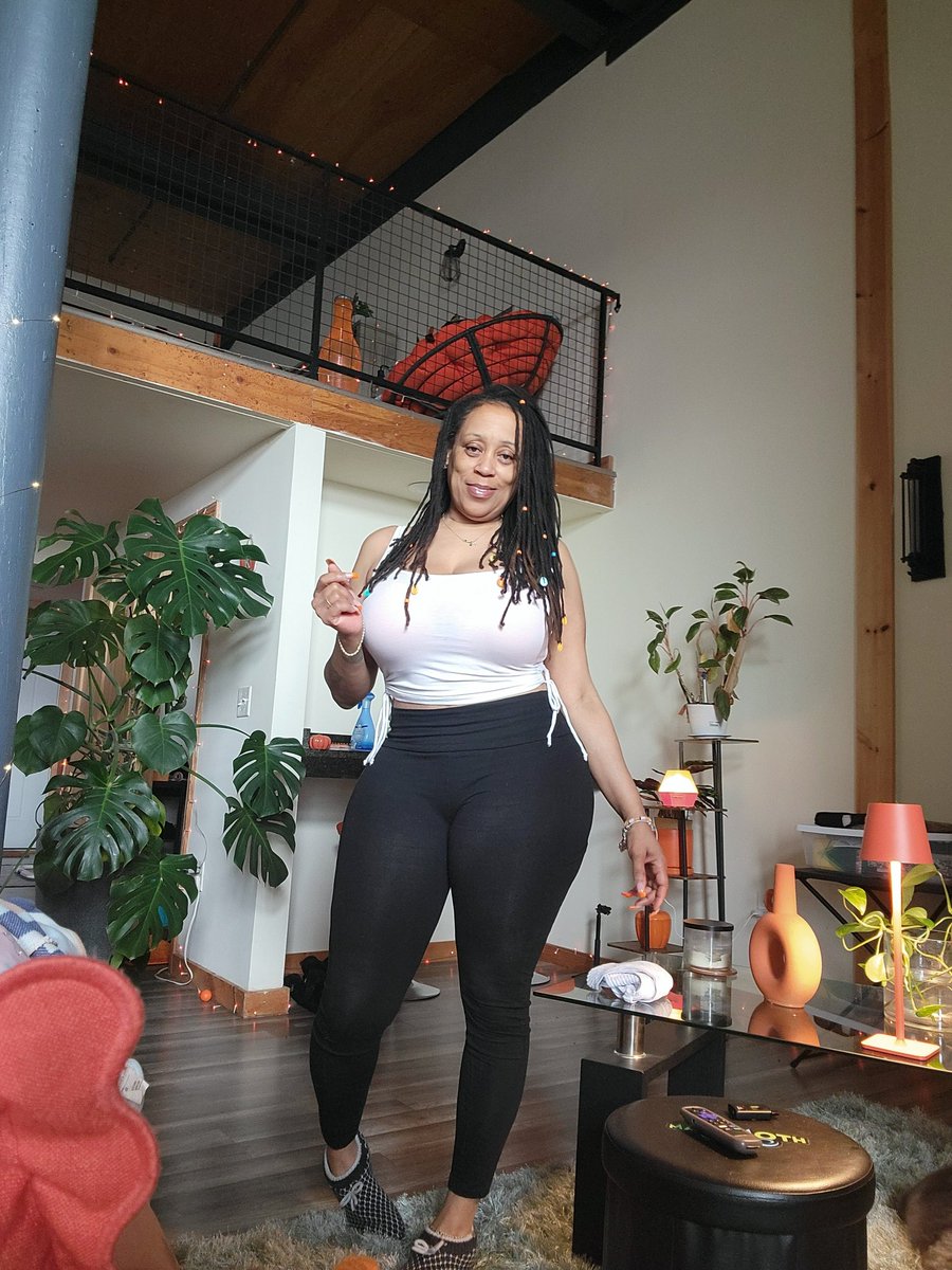 orangesrb's tweet photo. Happy Easter y'all! 🥰 Ms. Orange🍊Blossom https://t.co/00UxJwmoAm