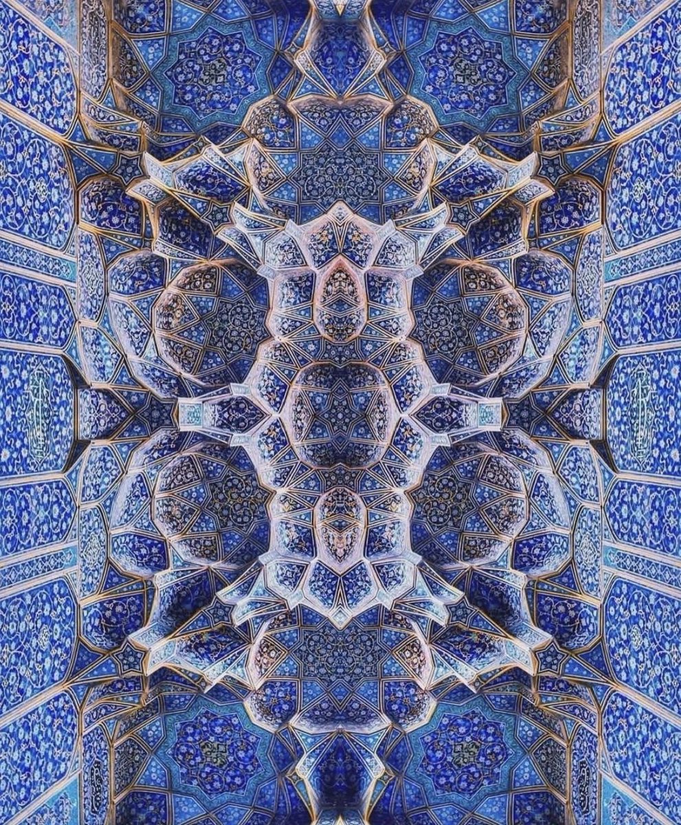 psicoactivo's tweet photo. HOY Irán 🇮🇷 ayer fue el Imperio Persa
Mira las construcciones psicodélicas! 👀

Por qué ya no se construye así?
Qué sustancias probaron los antiguos? https://t.co/u5rq5z7W6e