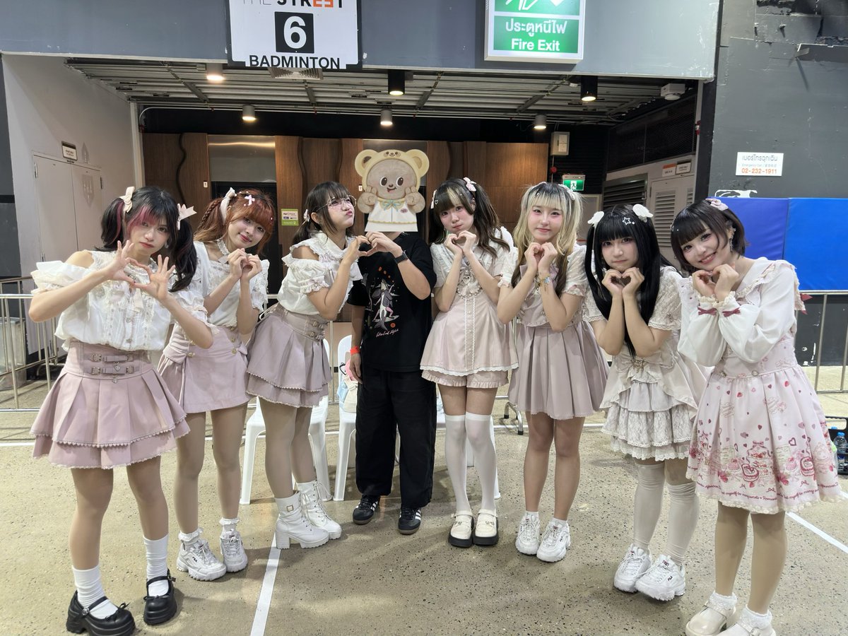guitarpitt's tweet photo. ไปหาซิลอ้วนงานดีมอ้วน หลานอ้วน แมวก็อ้วน😾
#FebSILVERLINING💫
#FebSVLN💫
#SILVERLINING_Idol
#SVLN_idol https://t.co/N2b9sVmctt