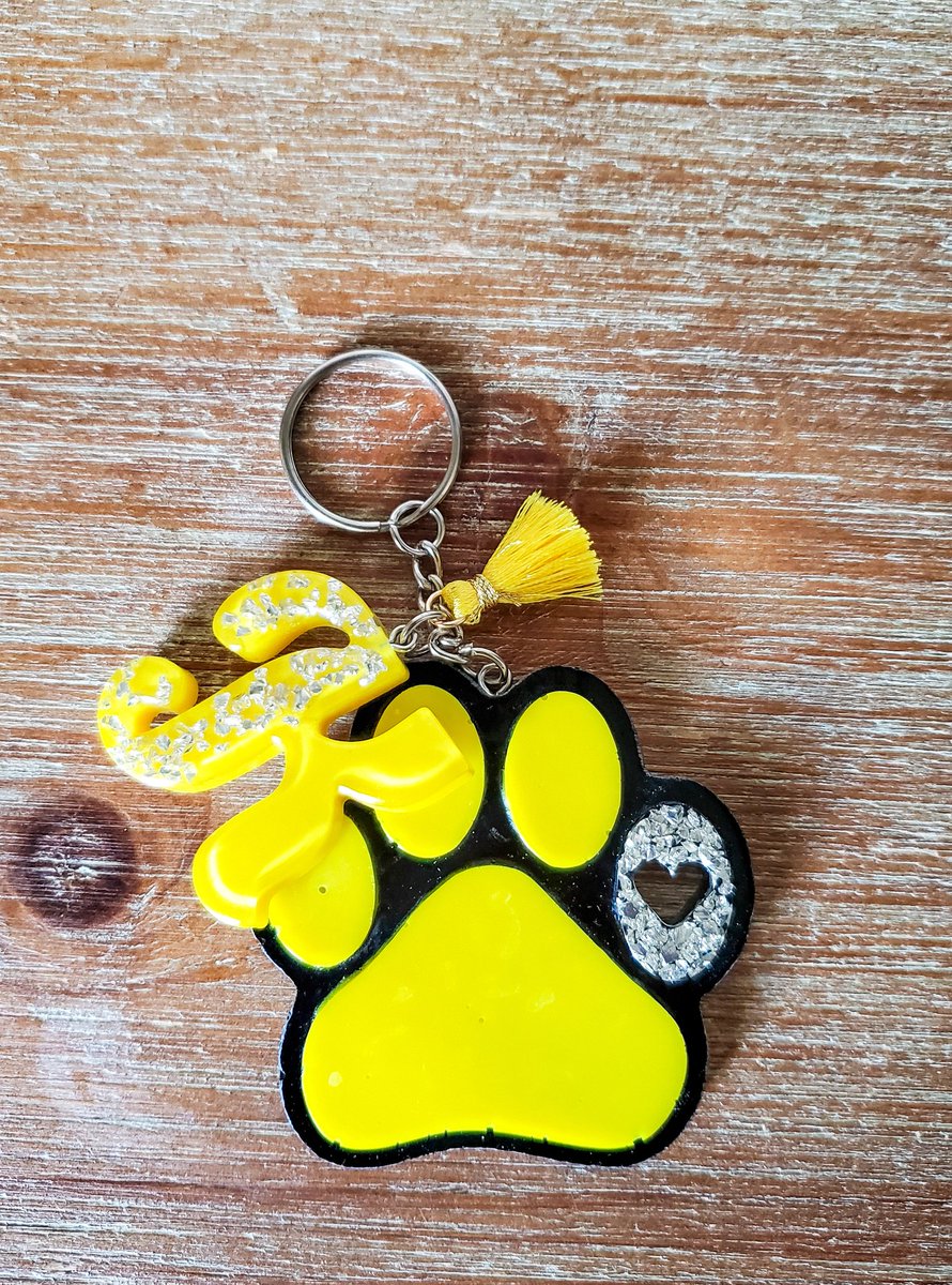 MinimalAbstrac1's tweet image. Just a girl &amp;amp; her dog 🐶 (paw keychain) 🐾🌈👩🏾‍🦱
etsy.com/listing/173305…
#EtsySeller #handmadehour #giftsforfriend #giftsforher #giftsformom #womaninbizhour #CraftBizParty #SpringVibes #SpringJoy #ColorPop #Dogmomma #DogLovers #personalized #accessories #SundayFunday